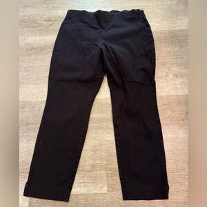 Old Navy Women’s size 16 Black pull on skinny leg trousers